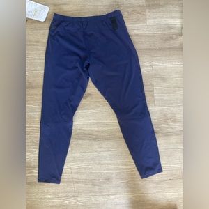 Fabletics pants, size medium. Zipper pockets. Never worn